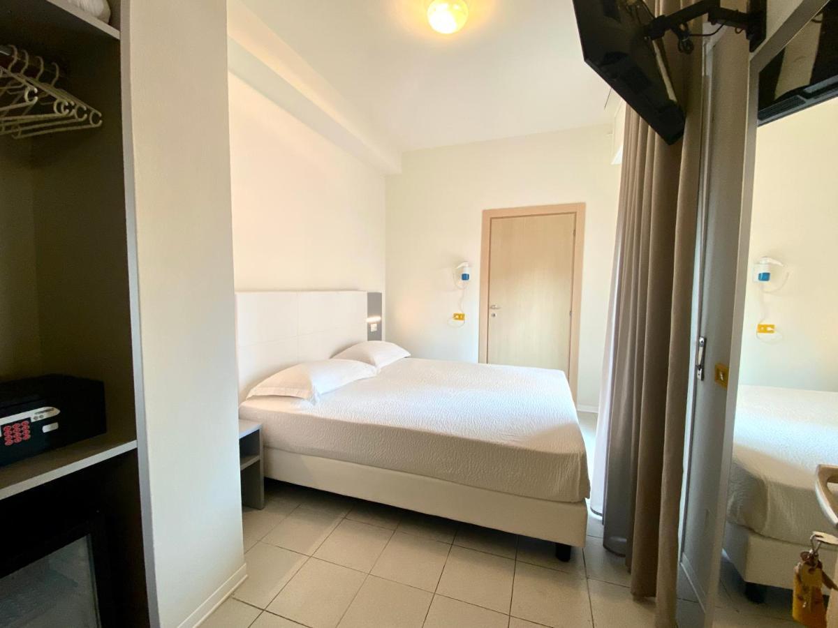 Aron Hotel ริมินี ภายนอก รูปภาพ