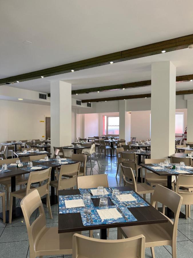 Aron Hotel ริมินี ภายนอก รูปภาพ