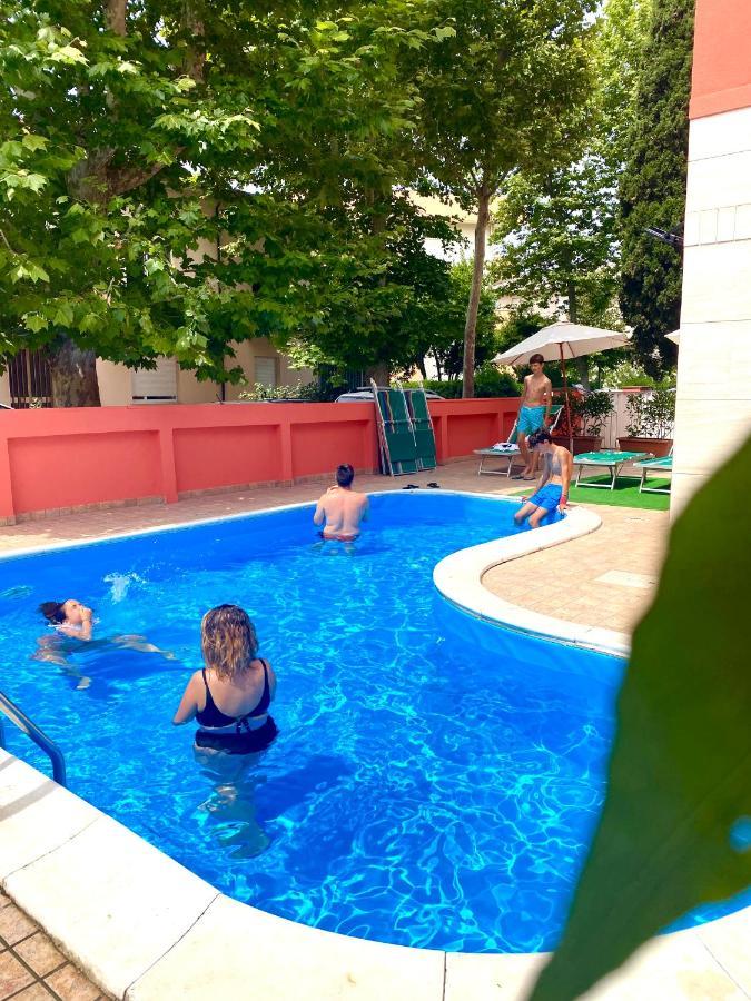 Aron Hotel ริมินี ภายนอก รูปภาพ