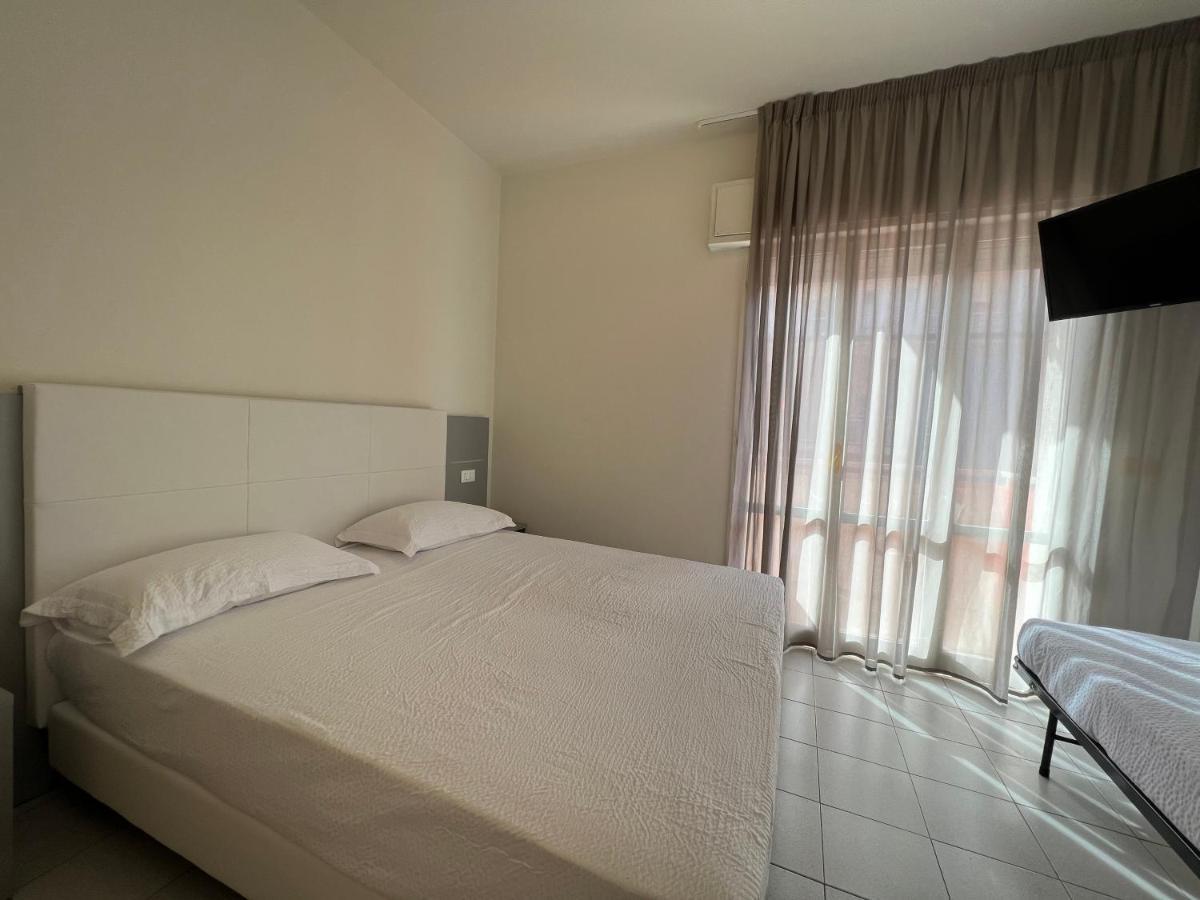 Aron Hotel ริมินี ภายนอก รูปภาพ