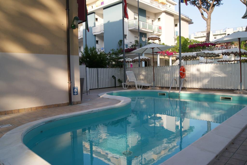 Aron Hotel ริมินี ภายนอก รูปภาพ