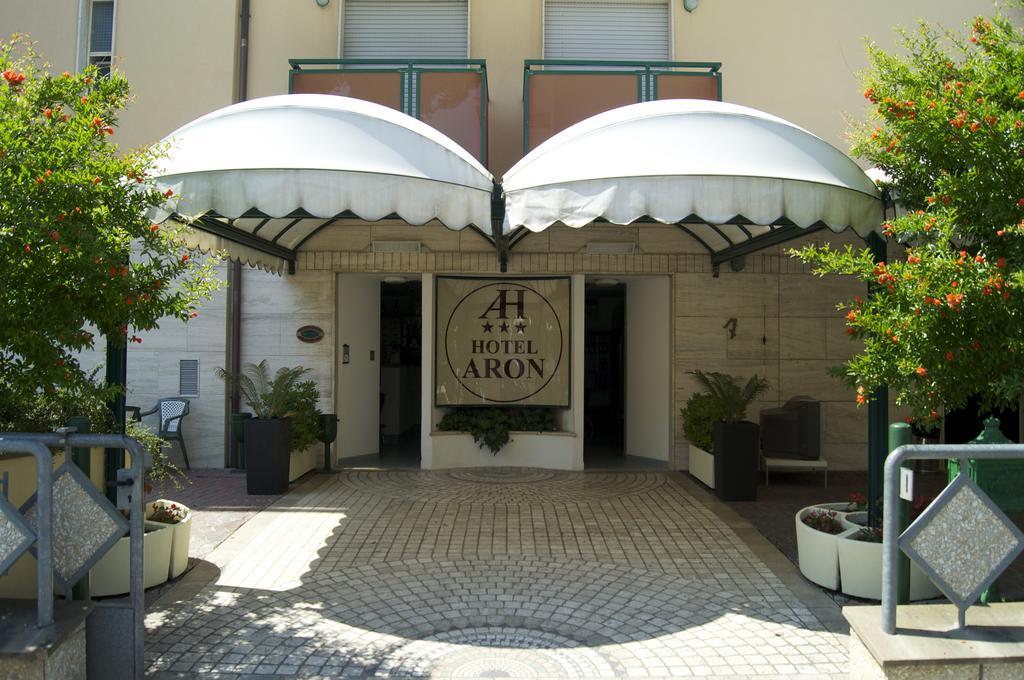 Aron Hotel ริมินี ภายนอก รูปภาพ