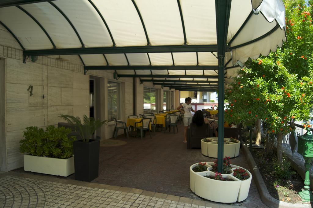 Aron Hotel ริมินี ภายนอก รูปภาพ